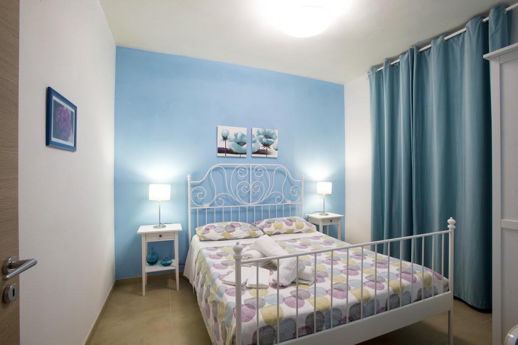 Il Cortile Fiorito Apartment Трапани Стая снимка