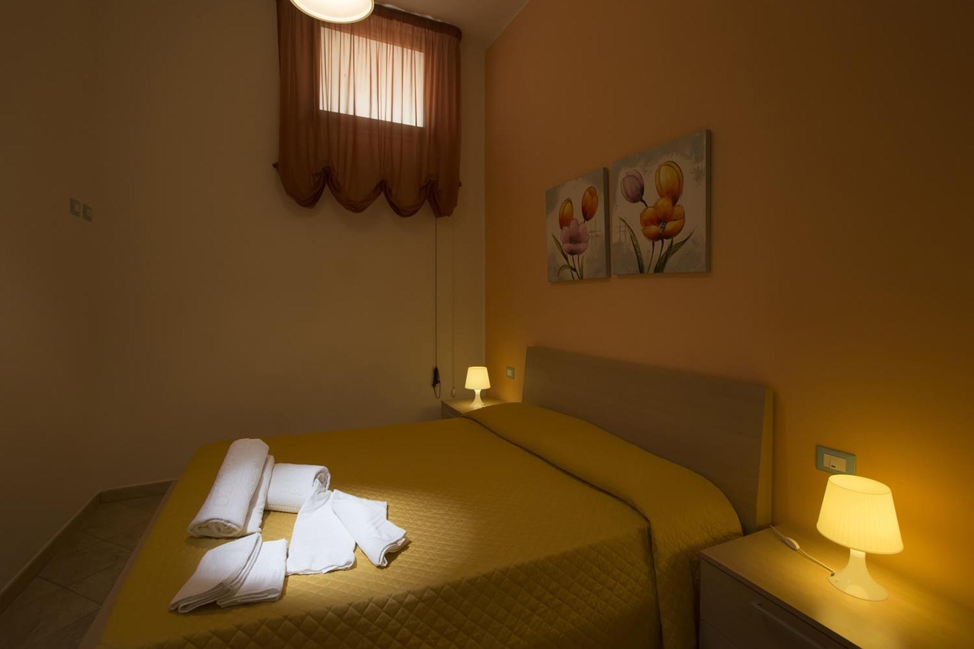 Il Cortile Fiorito Apartment Трапани Стая снимка