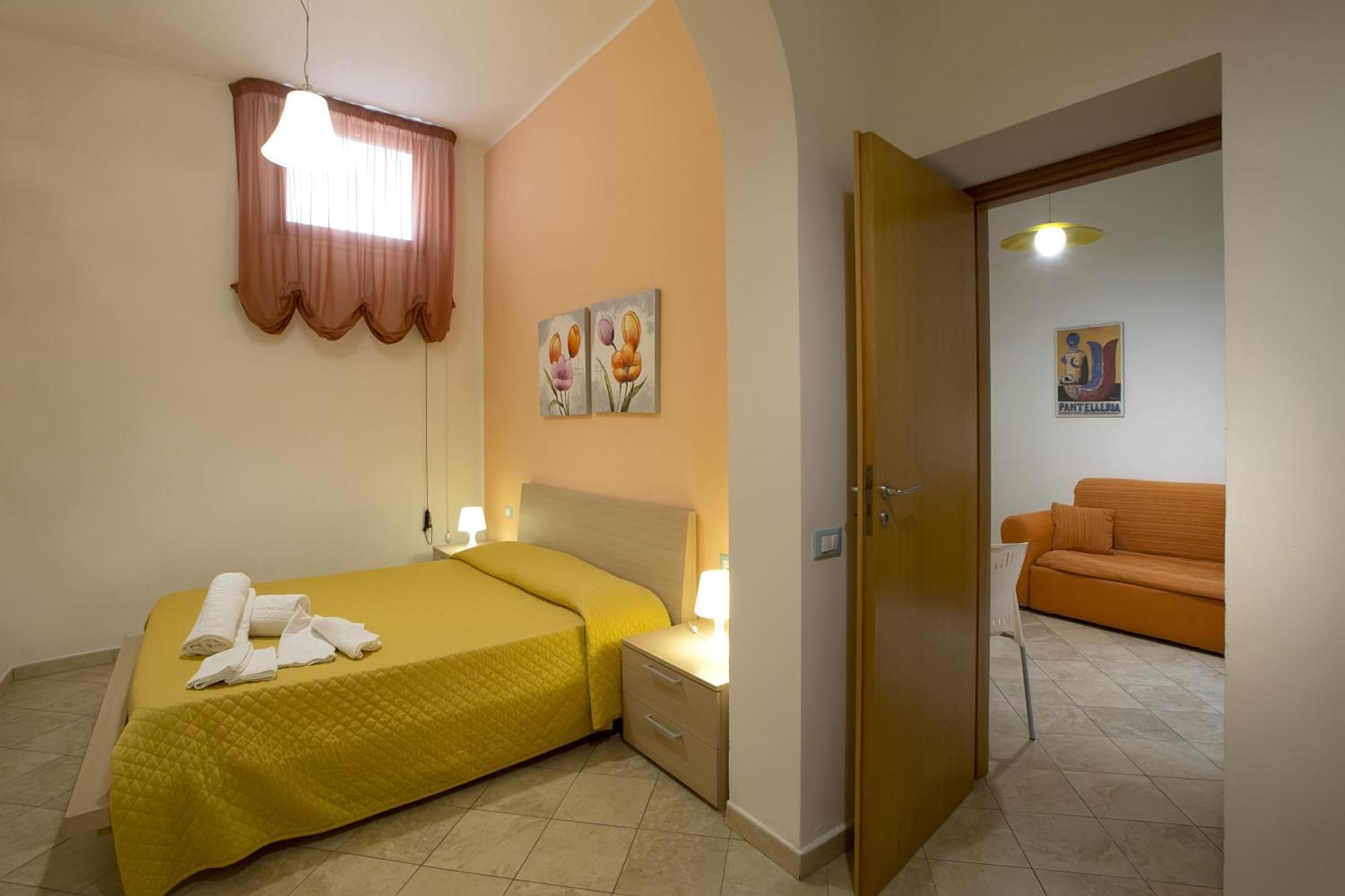 Il Cortile Fiorito Apartment Трапани Стая снимка
