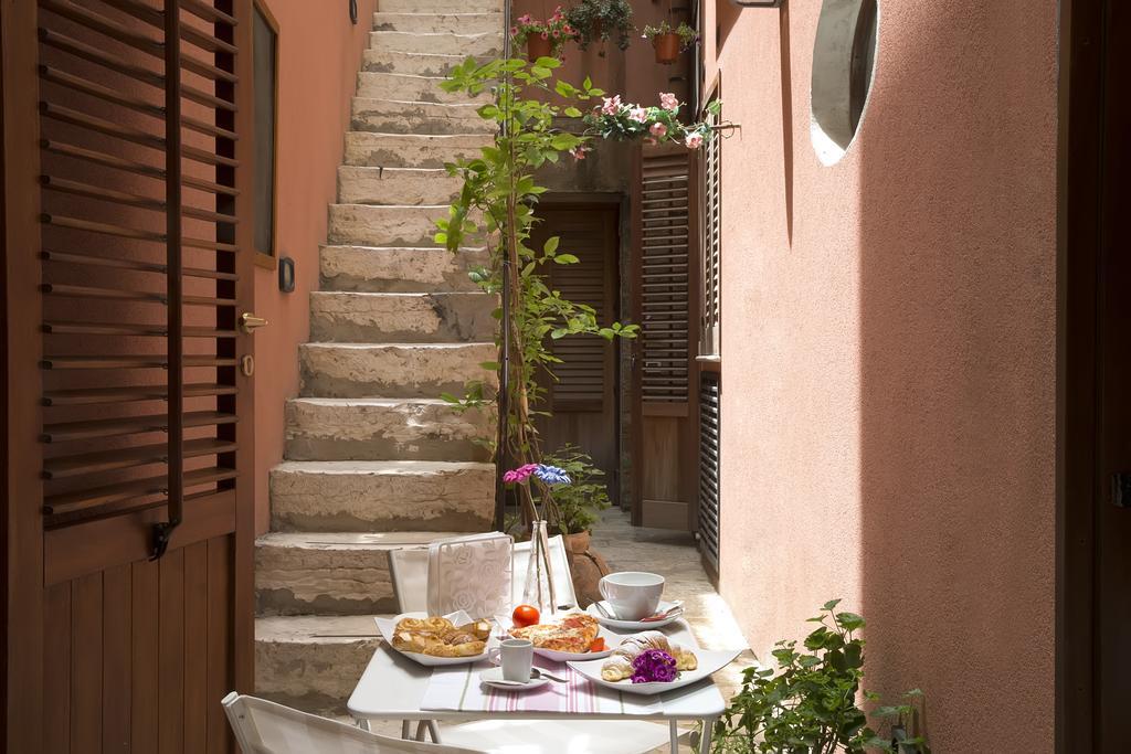 Il Cortile Fiorito Apartment Трапани Екстериор снимка
