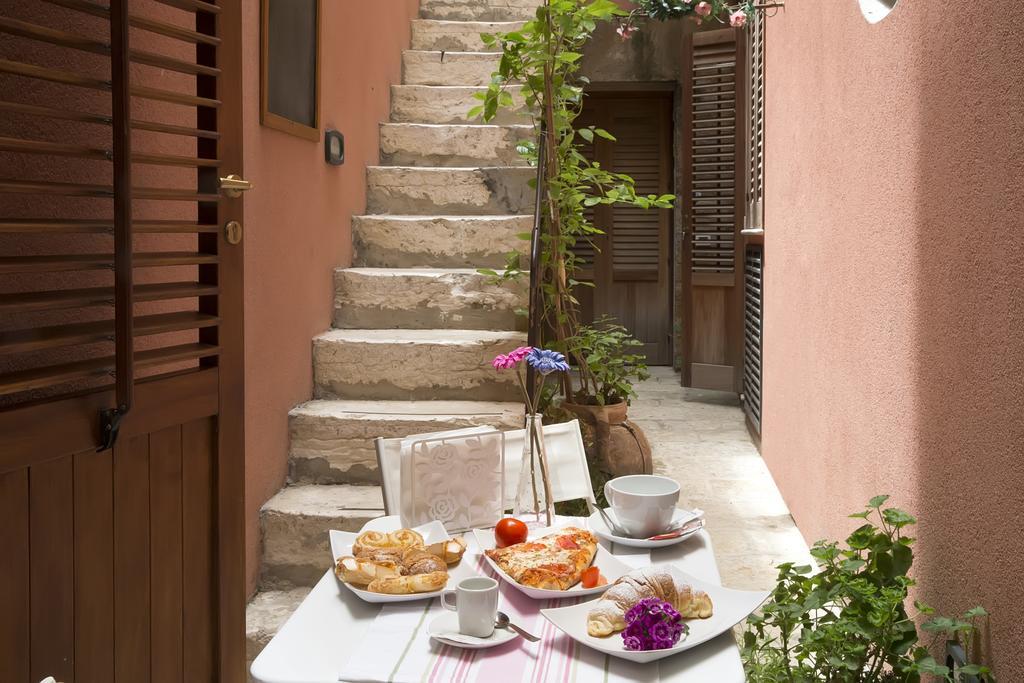 Il Cortile Fiorito Apartment Трапани Екстериор снимка